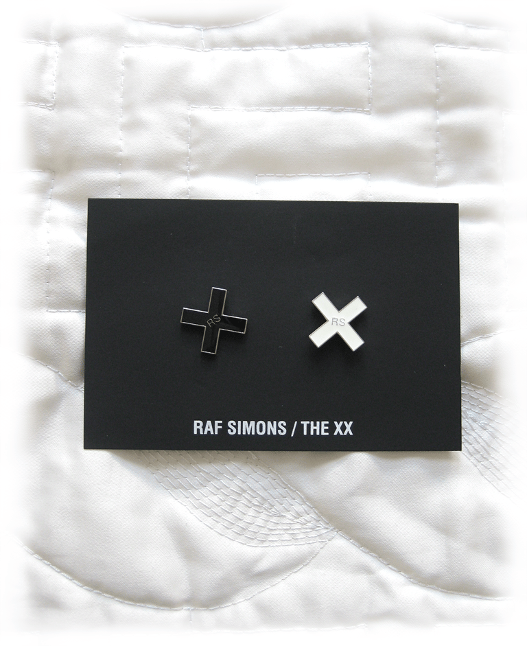 Raf Simons/ The XX set of 2 pins from SS20 | Noeud Ruban